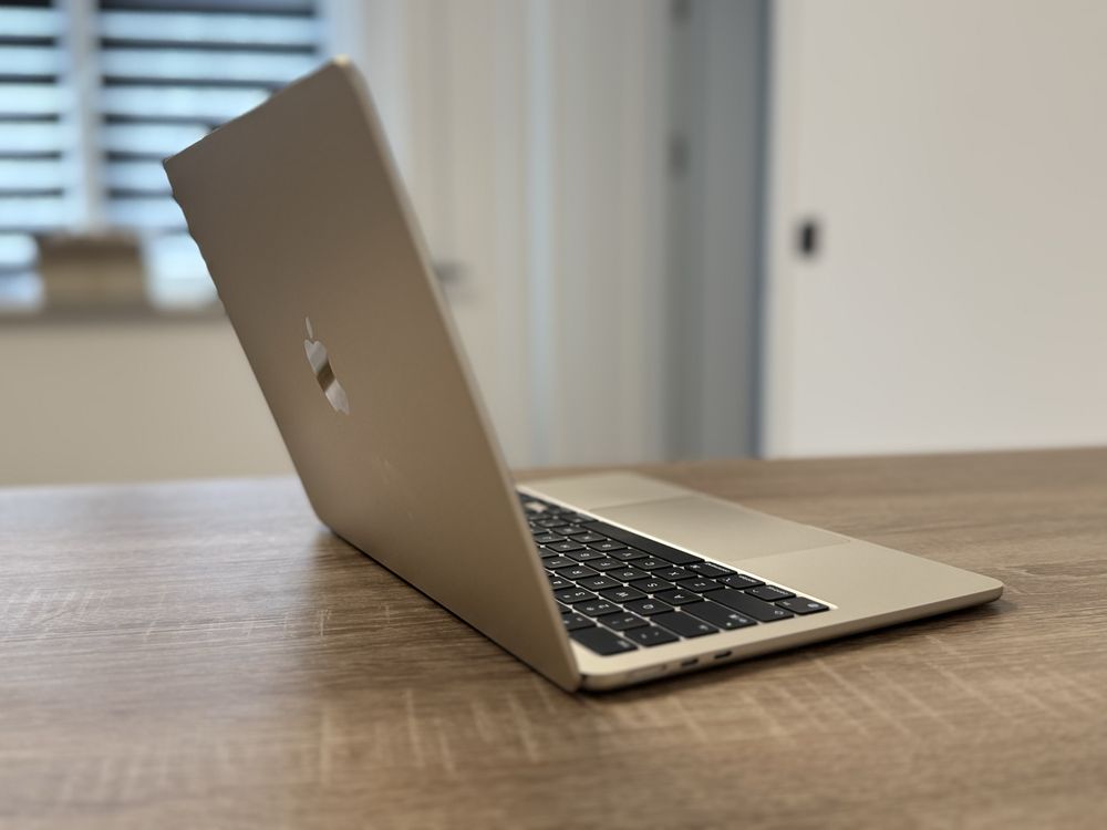 MacBook Air M2 16/1Tb. Всього 34 цикли зарядів. 950$