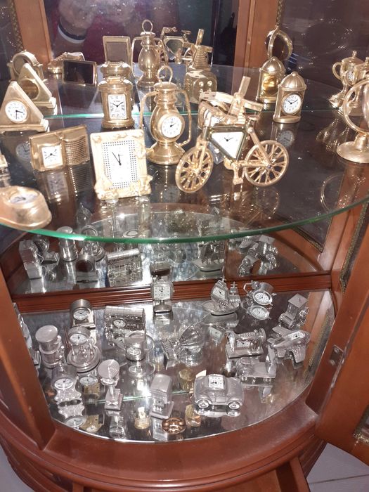 Movel  vitrine  em cerejeira