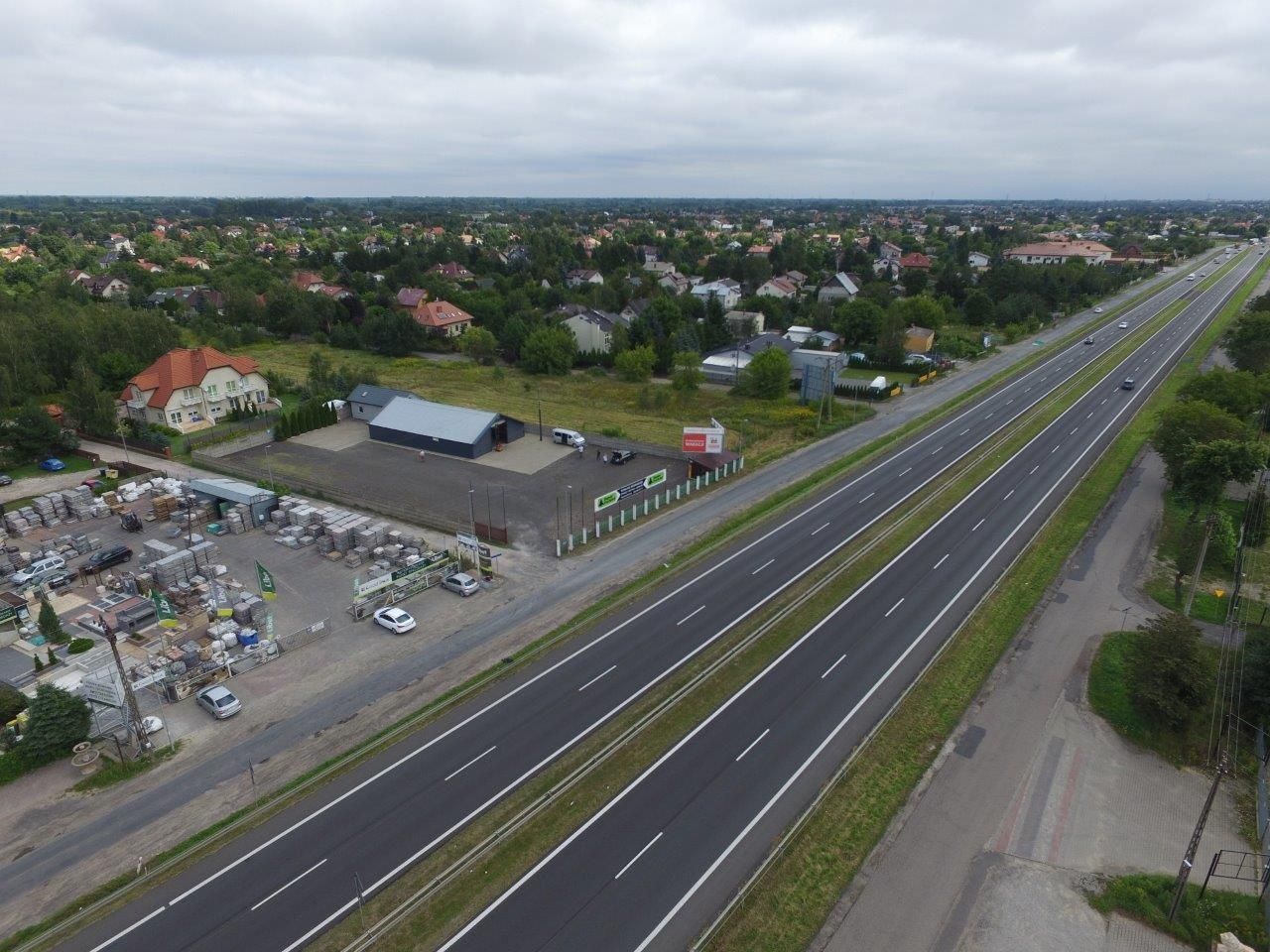 Do wynajęcia magazyn, biuro, plac 2300 m2 przy trasie E7 Łomianki