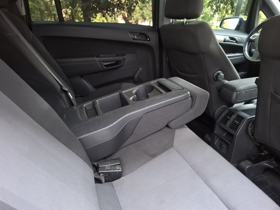 Opel Zafira в рідній фарбі, 7 місна