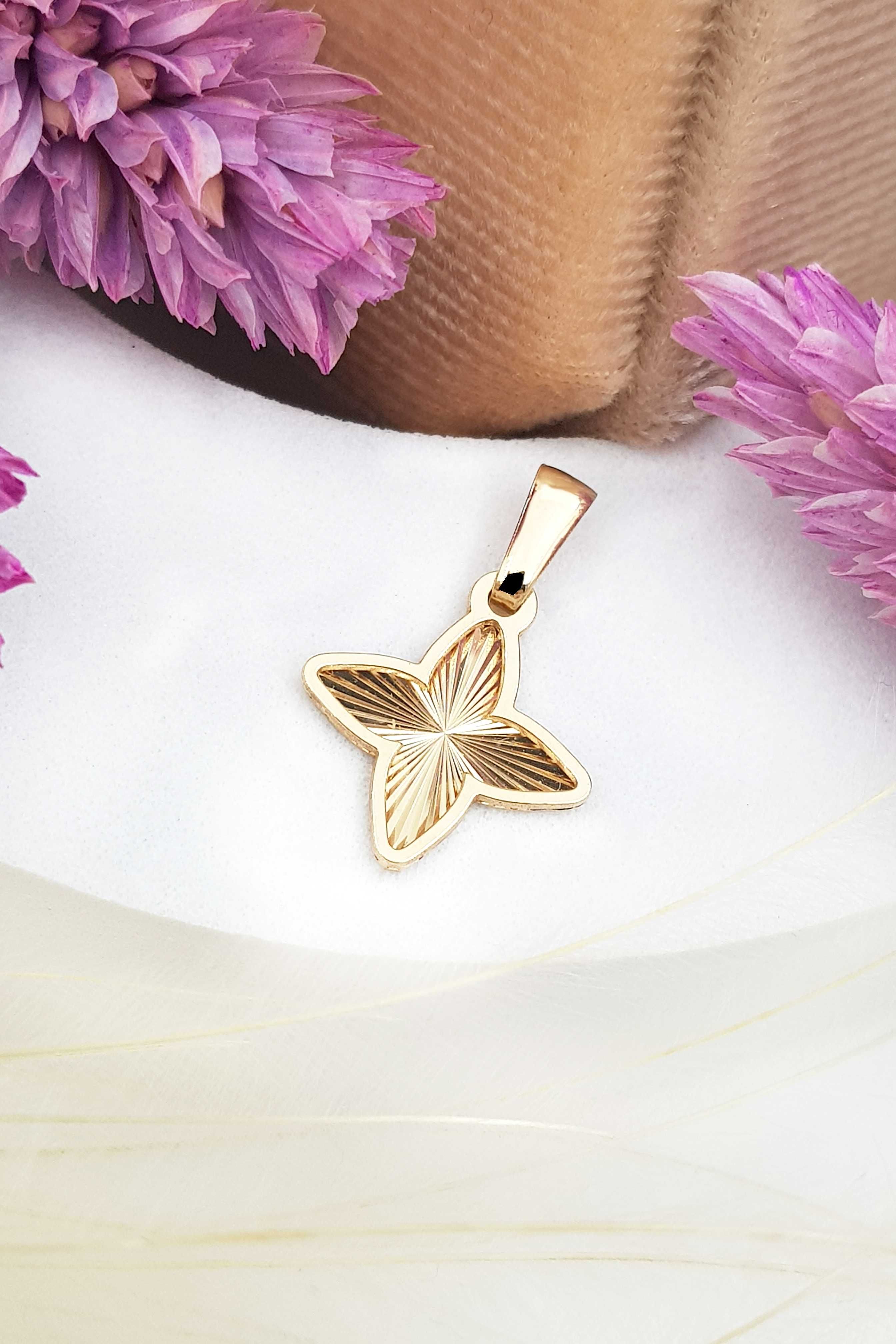 Złota zawieszka do łańcuszka diamentowany kwiatek pr. 585