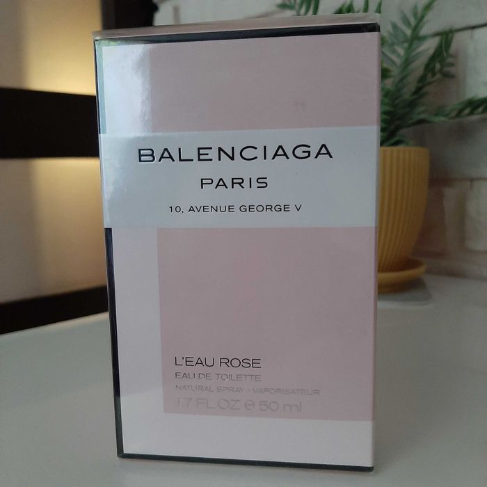 Unikat. BALENCIAGA Paris 10, Avenue George V  L'EAU ROSE