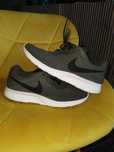 Buty nike tanjun 42 26,5cm kolor khaki zielony idealny stan do biegani
