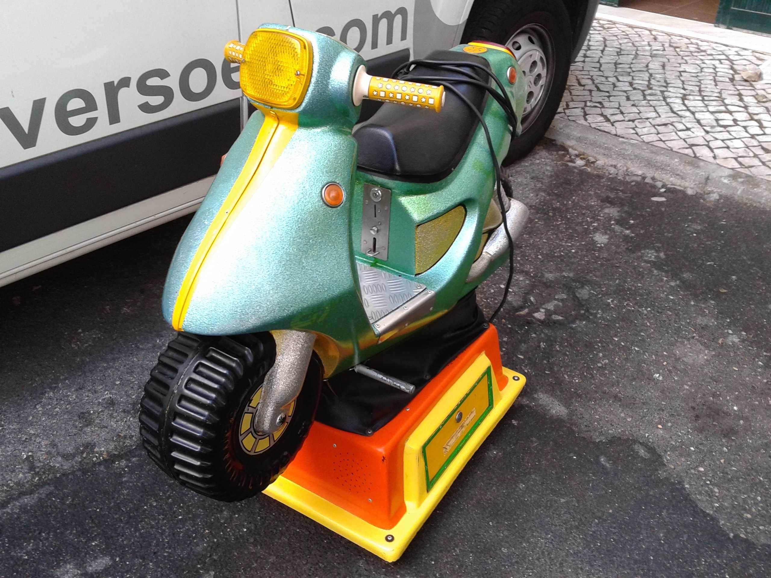 Diversão Infantil Scooter