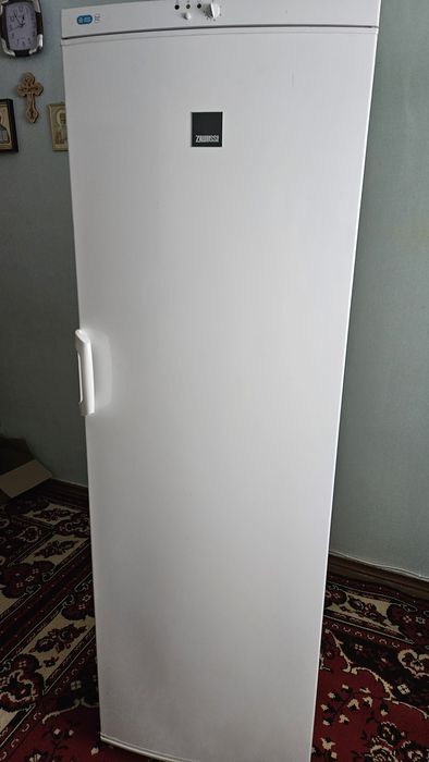 Морозильна камера Zanussi
