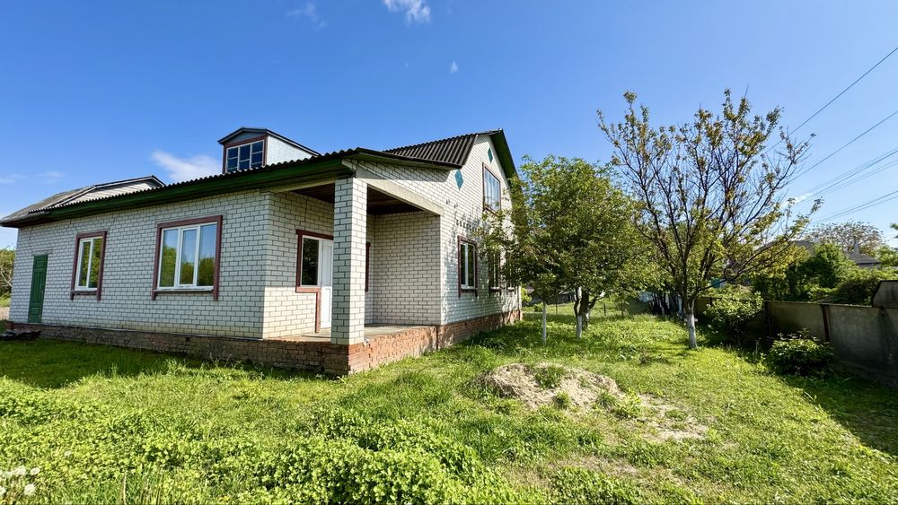 Продам будинок 115м2 в центрі смт Березна, 15 соток землі!