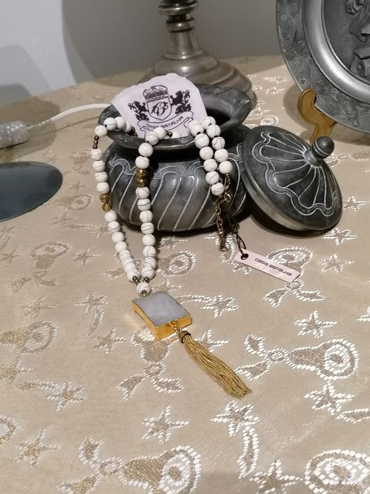 Bonito e elegante colar de contas com pingente em pedra Ágata