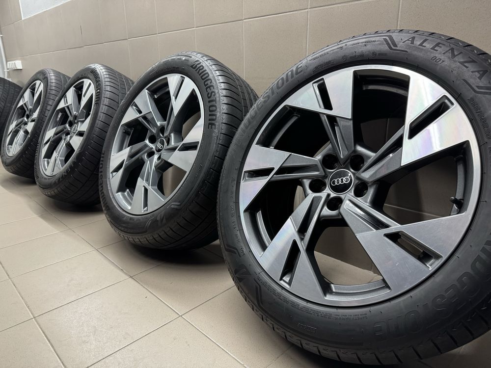AUDI E-TRON заводський комплек,літніх шин 255/50/20 та дисків R-20