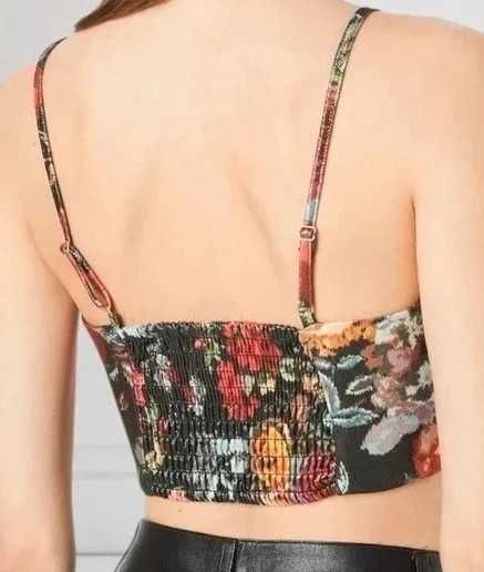 Modny wzorzysty crop top w kwiaty must have bestseller