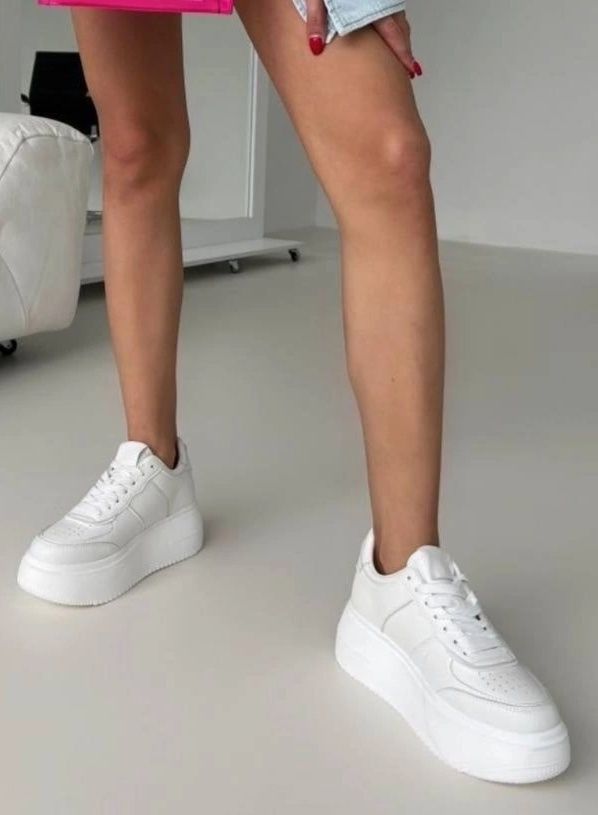 Новые, женские кроссы. Размер 37 (23,5 стелька)