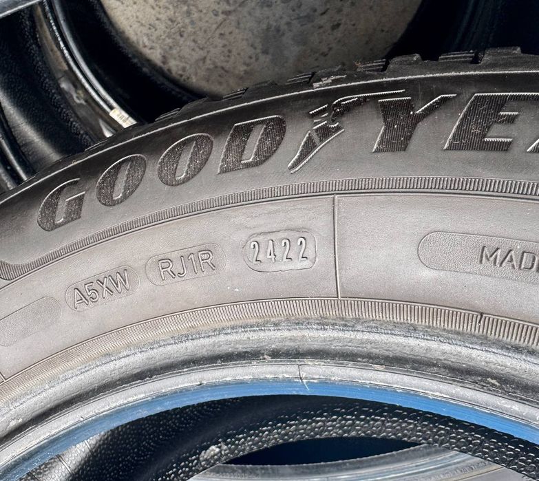 205 60 16 зима Goodyear  ultra grip