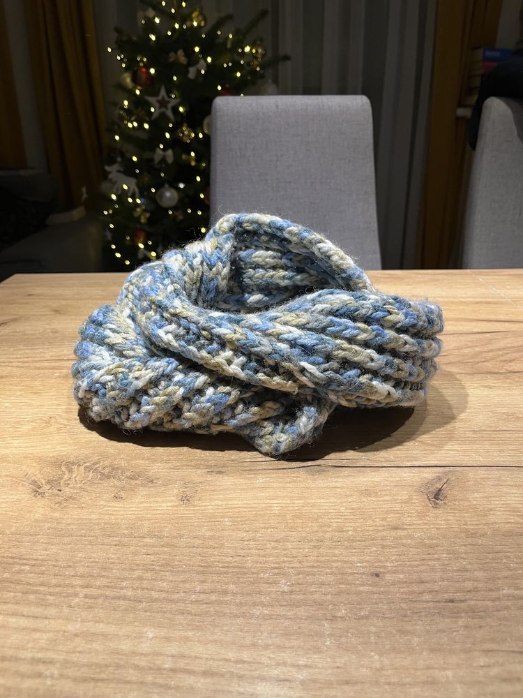 Szalik ręcznie robiony na drutach, niebiesko-szary