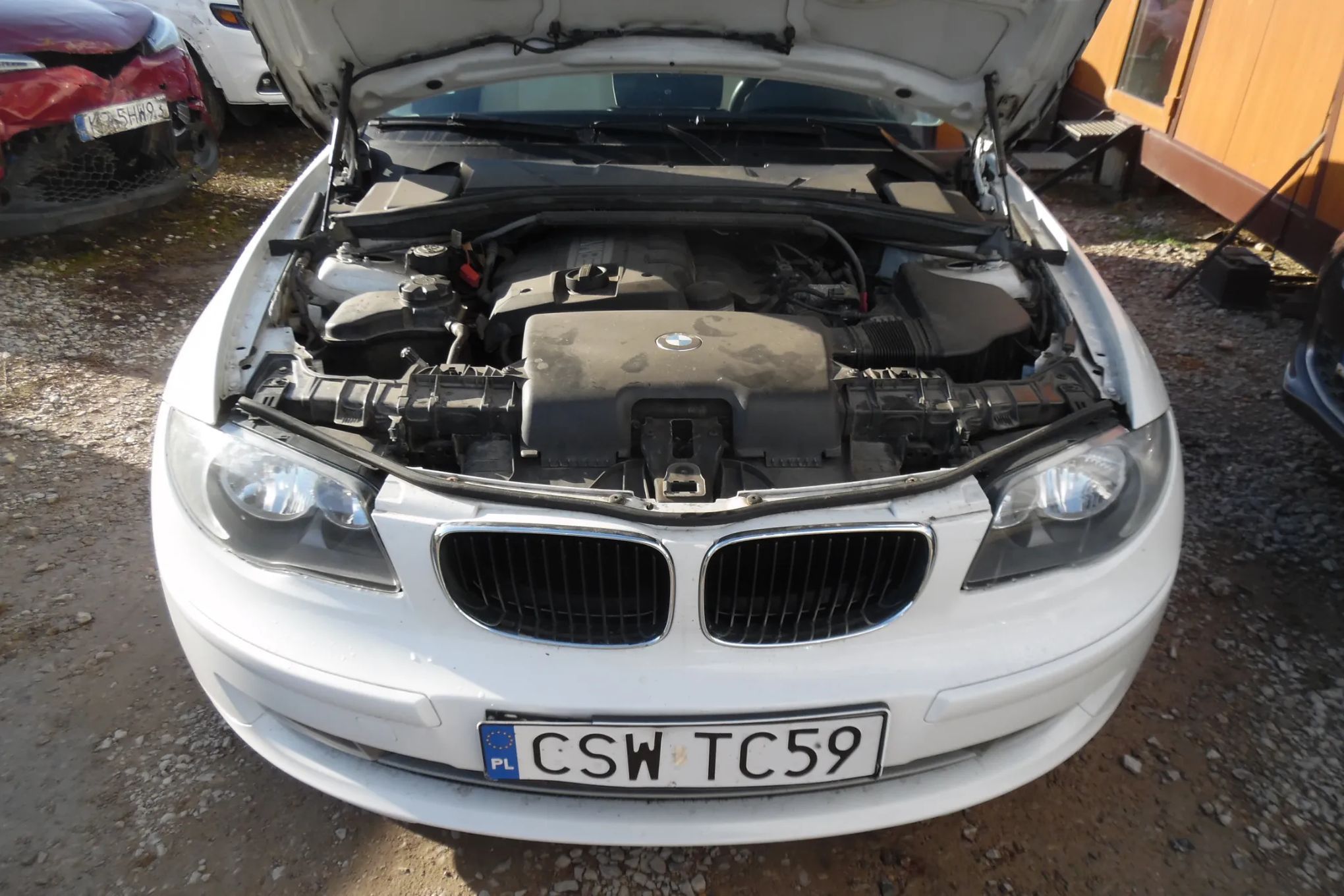 BMW Seria 1 2011r, 1.6 Benzyna, Lekko uszkodzony bok.