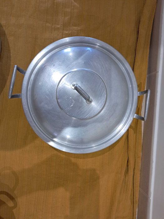 Panela grande de alumínio 30 cm