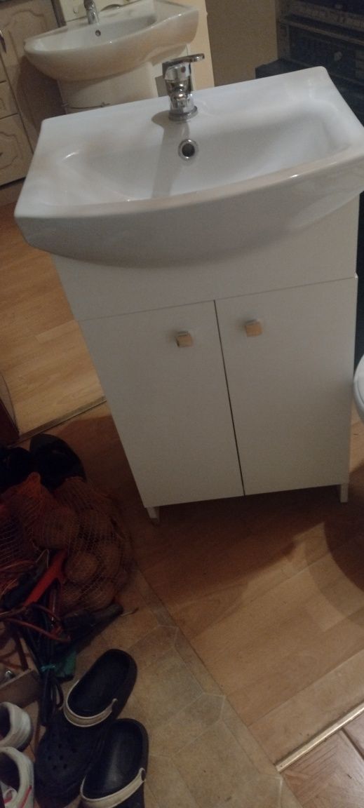 Kompakt WC -sedes,spłuczka, deska sedesowa,Szafka z umywalką i Baterią