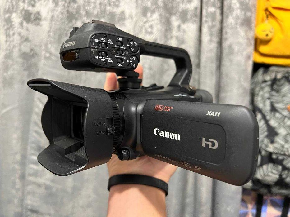 ПРОДАЮ: Відеокамера - Canon XA11 (FULL Комплект, Стан Нової)