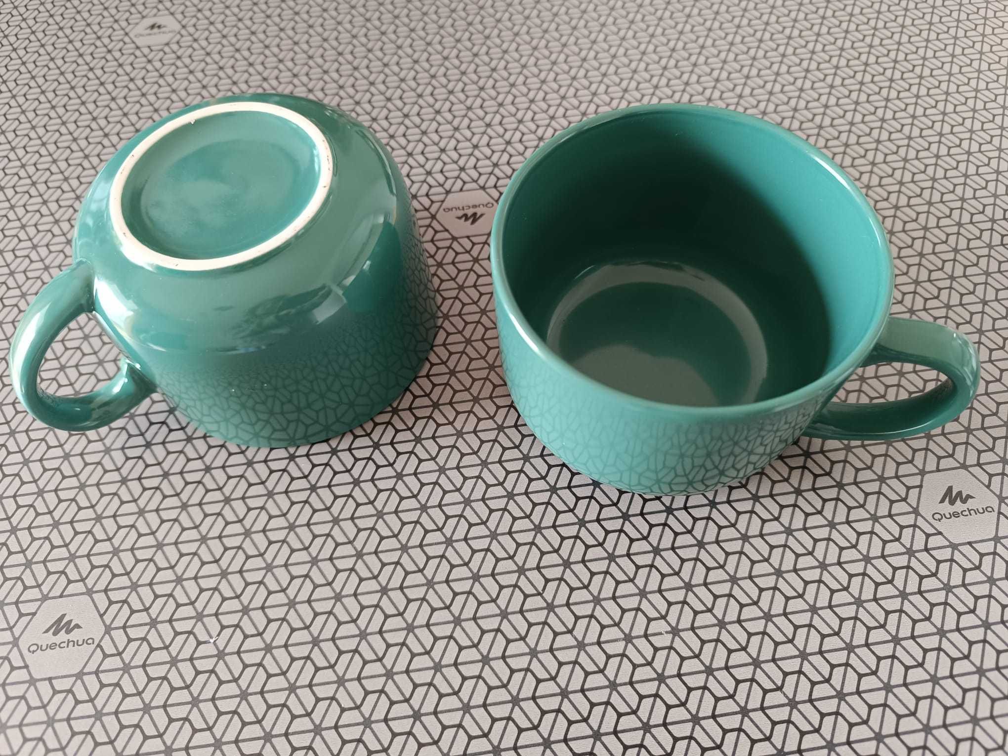 2 xícaras/taças grandes com 12cm de diâmetro por 10 de profundidade.