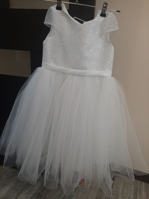 Біле пишне плаття, сніжинка