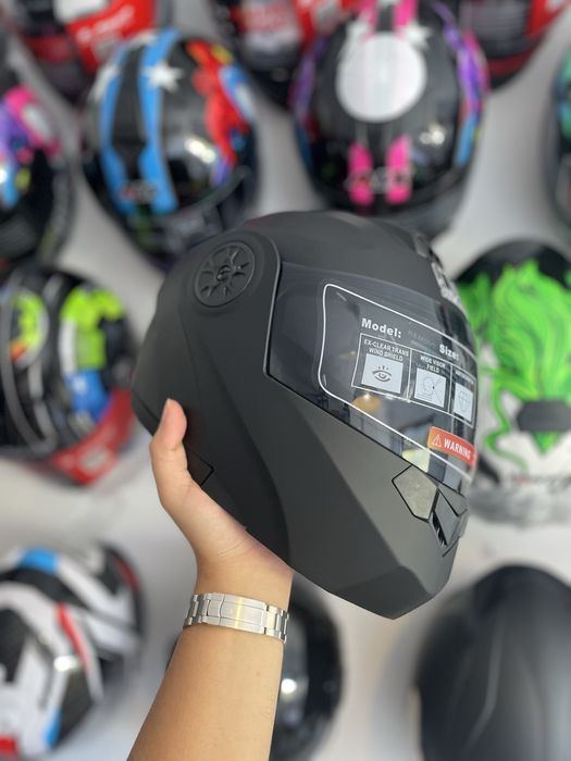 Capacete preto fosco novo