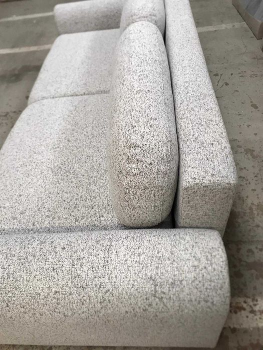 Piękna nowa sofa z funkcją spania