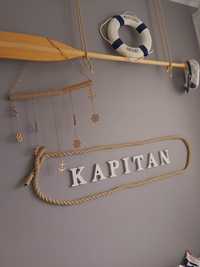 Napis Kapitan do pokoju marynarskiego