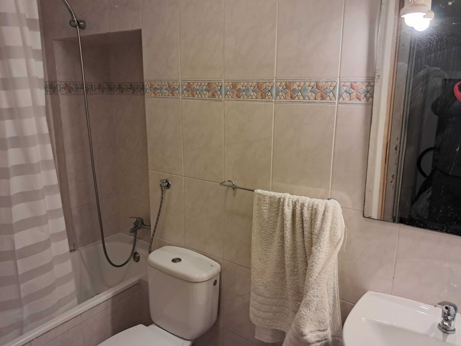 Quarto CASAL. Metro Marquês. CentroLISBOA. Entrada imediata.