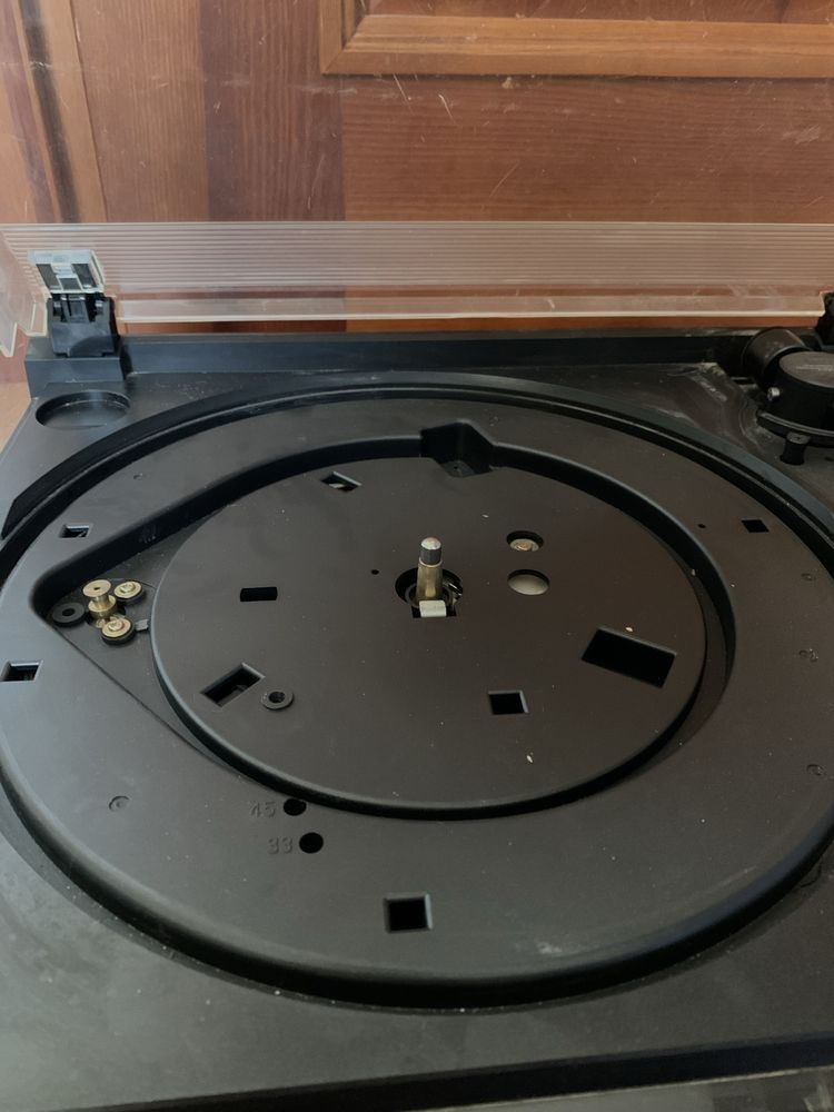 Półautomatyczny gramofon
