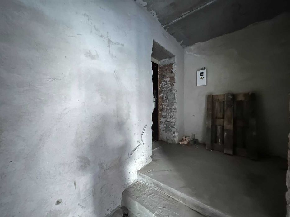 ПРОДАЖ 2-кімнатної квартири в престижній локації біля Озера (Виставка)