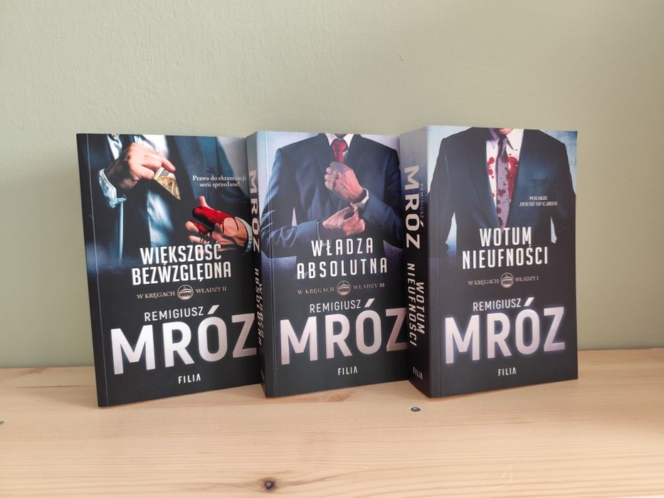 Książki z serii " W kręgach władzy" Remigiusz Mróz