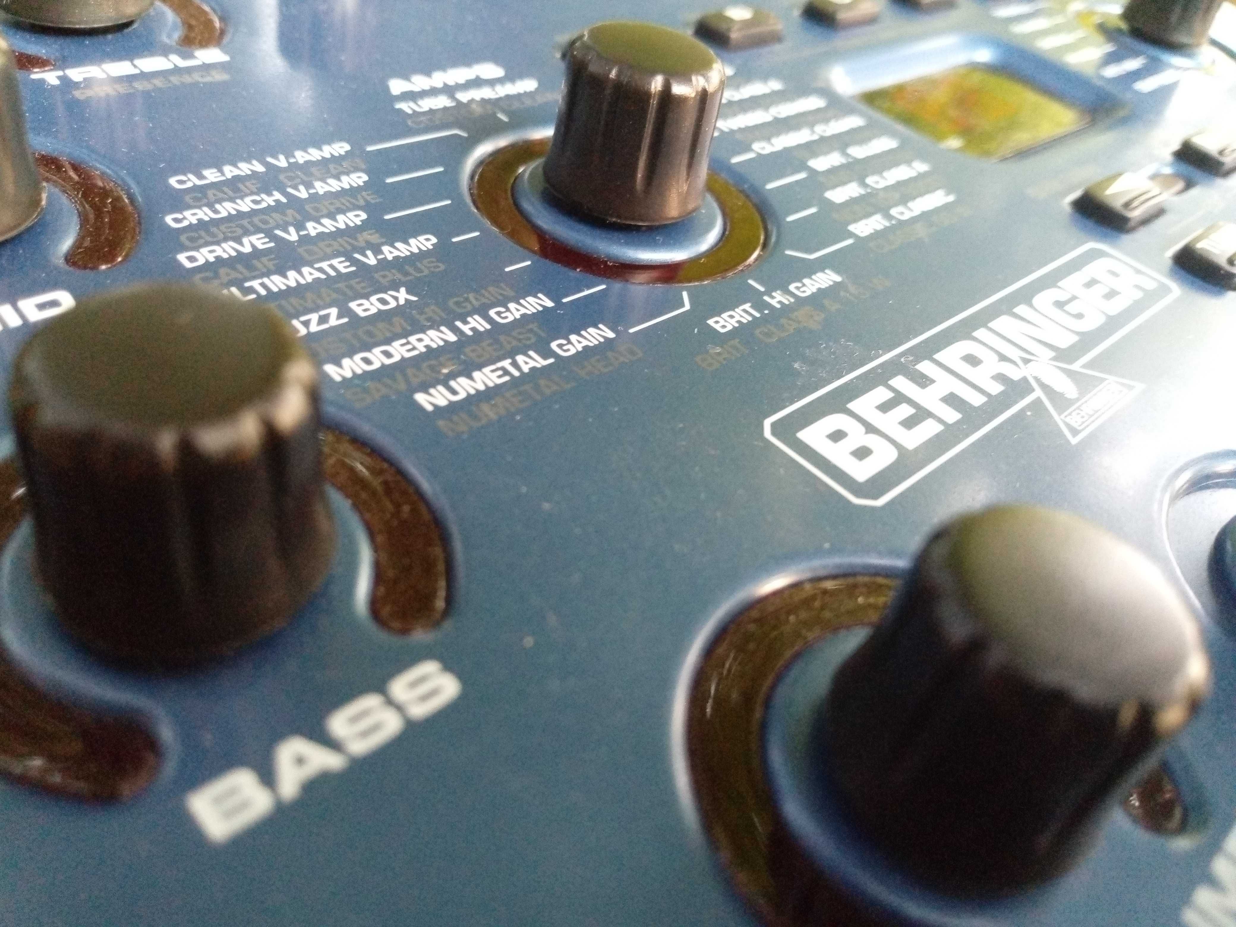 Behringer v-amp 2 - symulator wzmacniaczy multi efekt