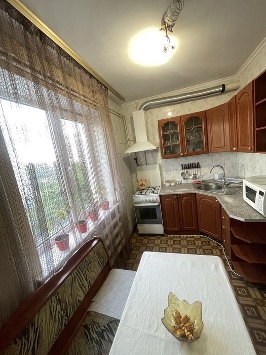 Продаж 3-кімнатної квартири в центі міста Нова 2
