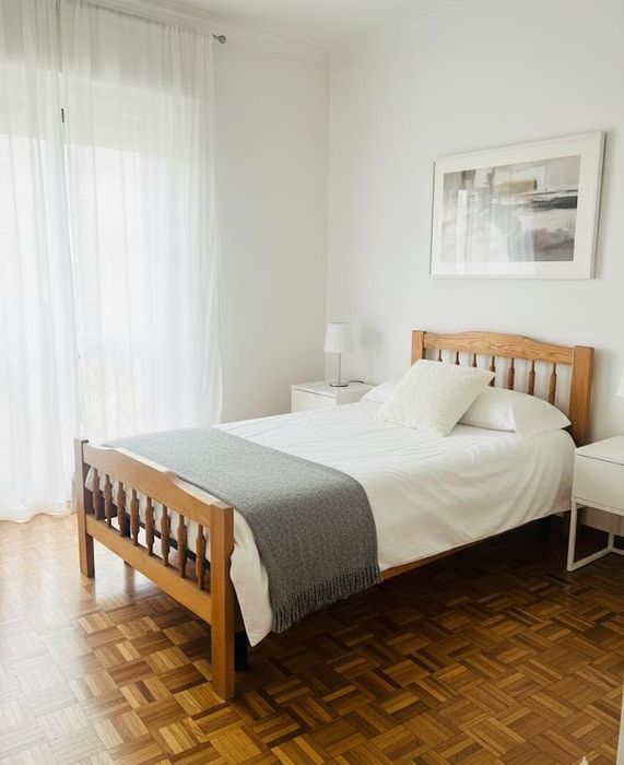 Cama com estrado ortopédico elevatório