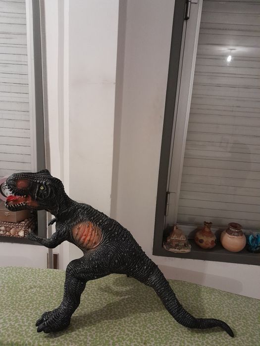 Vendo Dinossauro de Brincar para Criança a pilhas com som como novo