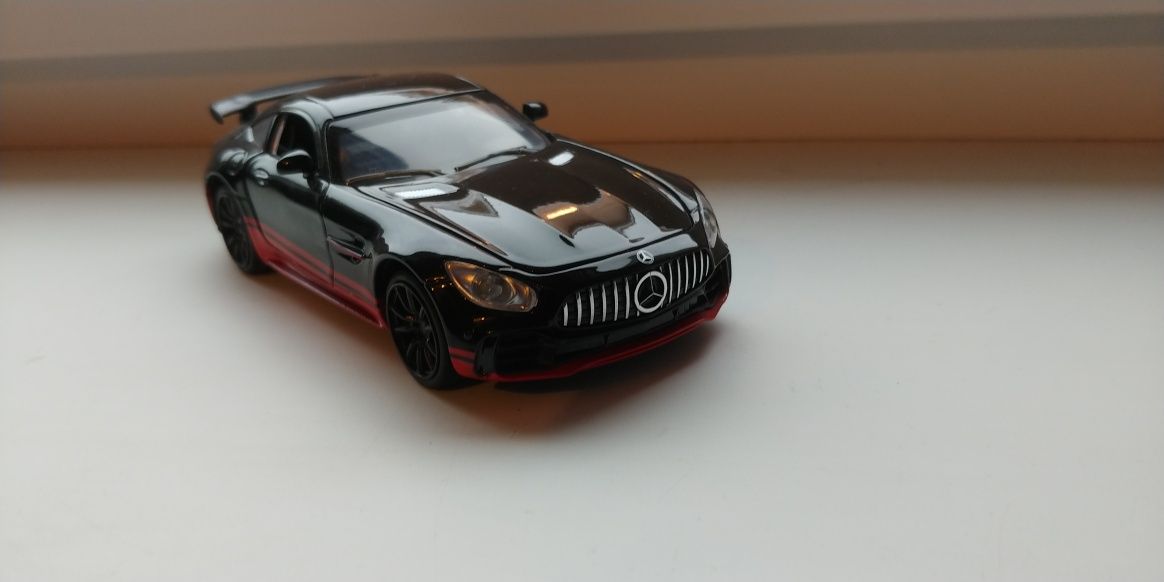 Mercedes GTR model skala 1:32