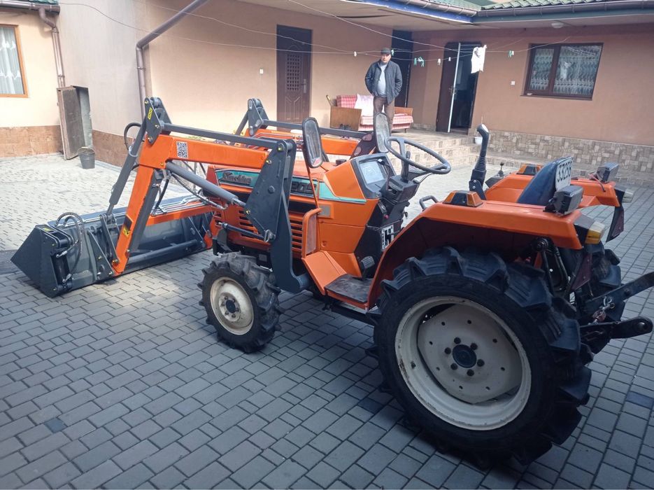 мінітрактор кубота з погрущиком