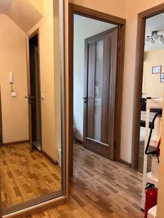 Дворівнева квартира з орендарями на проспекті Олександра Поля