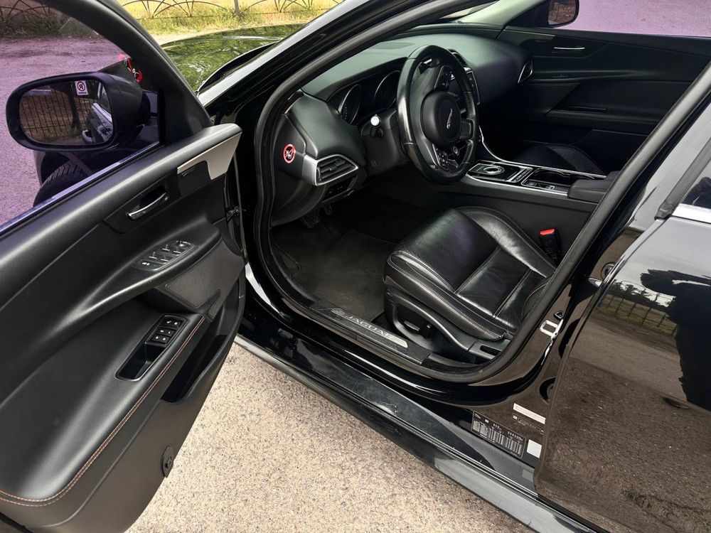 Срочно продам Jaguar xe 2.0 дизель 180 лс