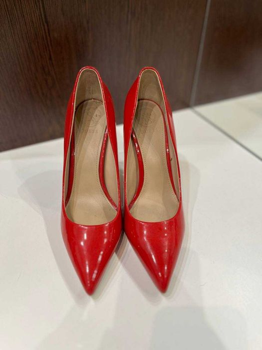 Guess лаковані туфлі на підборах, 36 р.