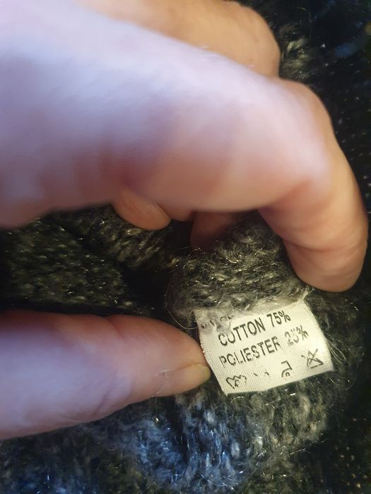 Zestaw ubrań damskich w rozmiarze L. Składy widoczne na zdjęciach.