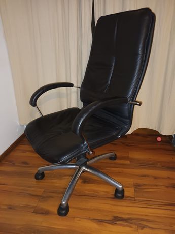 Fotel biurowy skórzany.