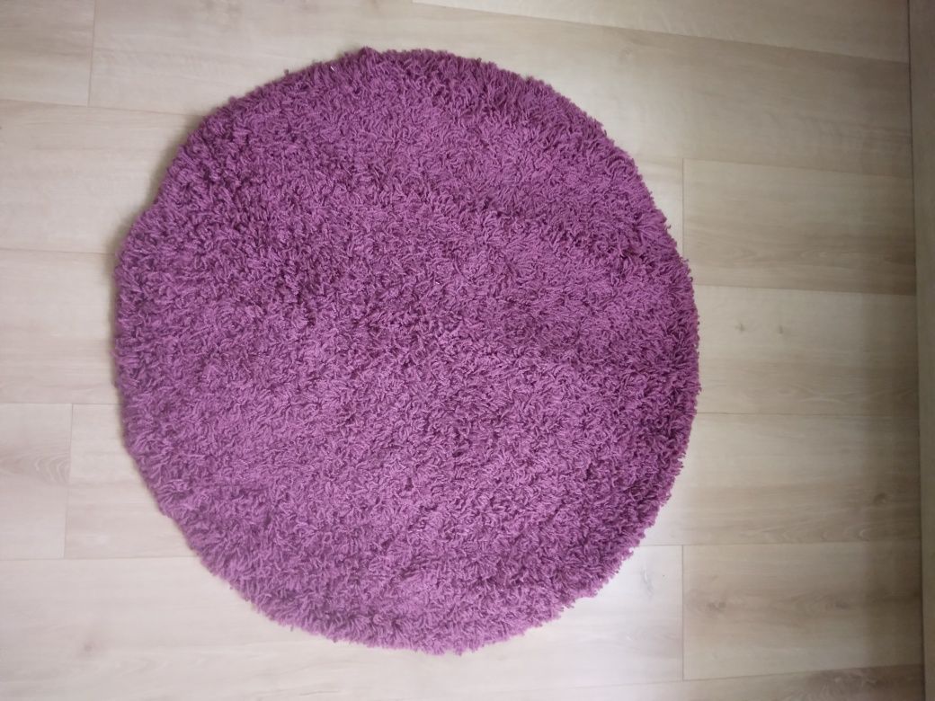 Dywan fioletowy w kształcie koła