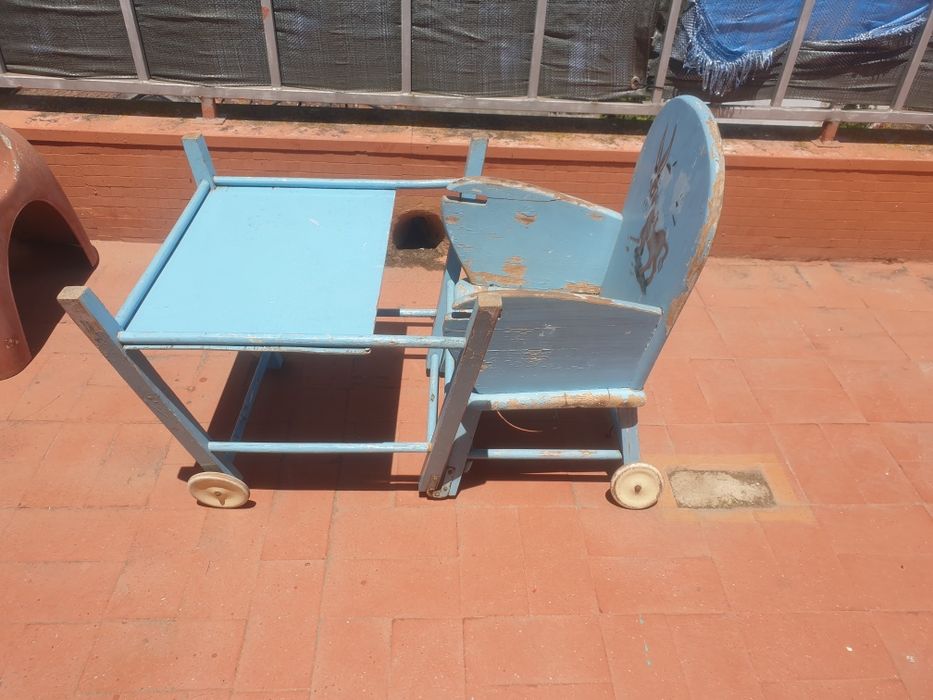 Cadeira antiga de criança madeira