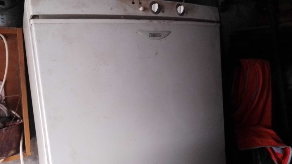 Продам двухкамерный холодильник Zanussi б/у