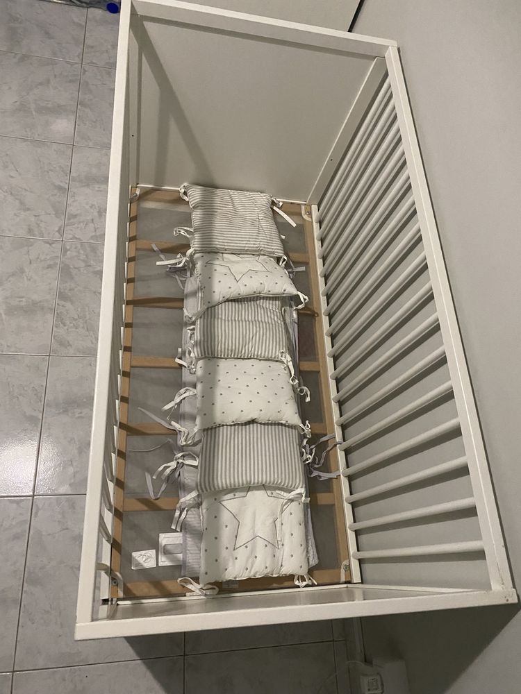 Cama para bebe + colcao + protecao da cama