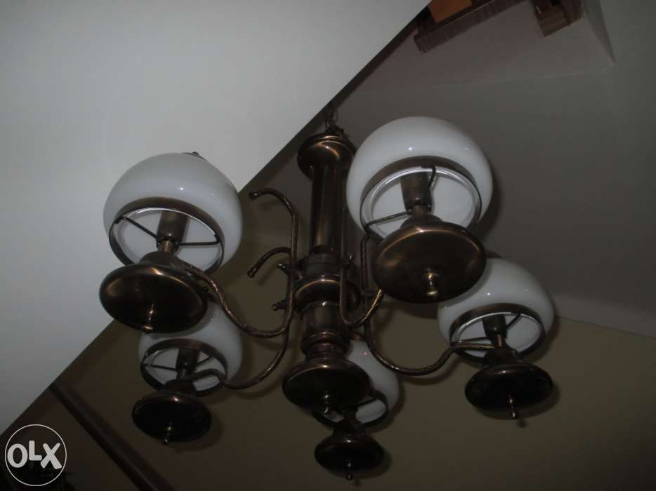 Candeeiro de sala com cinco lâmpadas