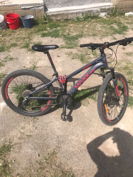 Продам велосипед горний в гарному стані йому тільки пів року