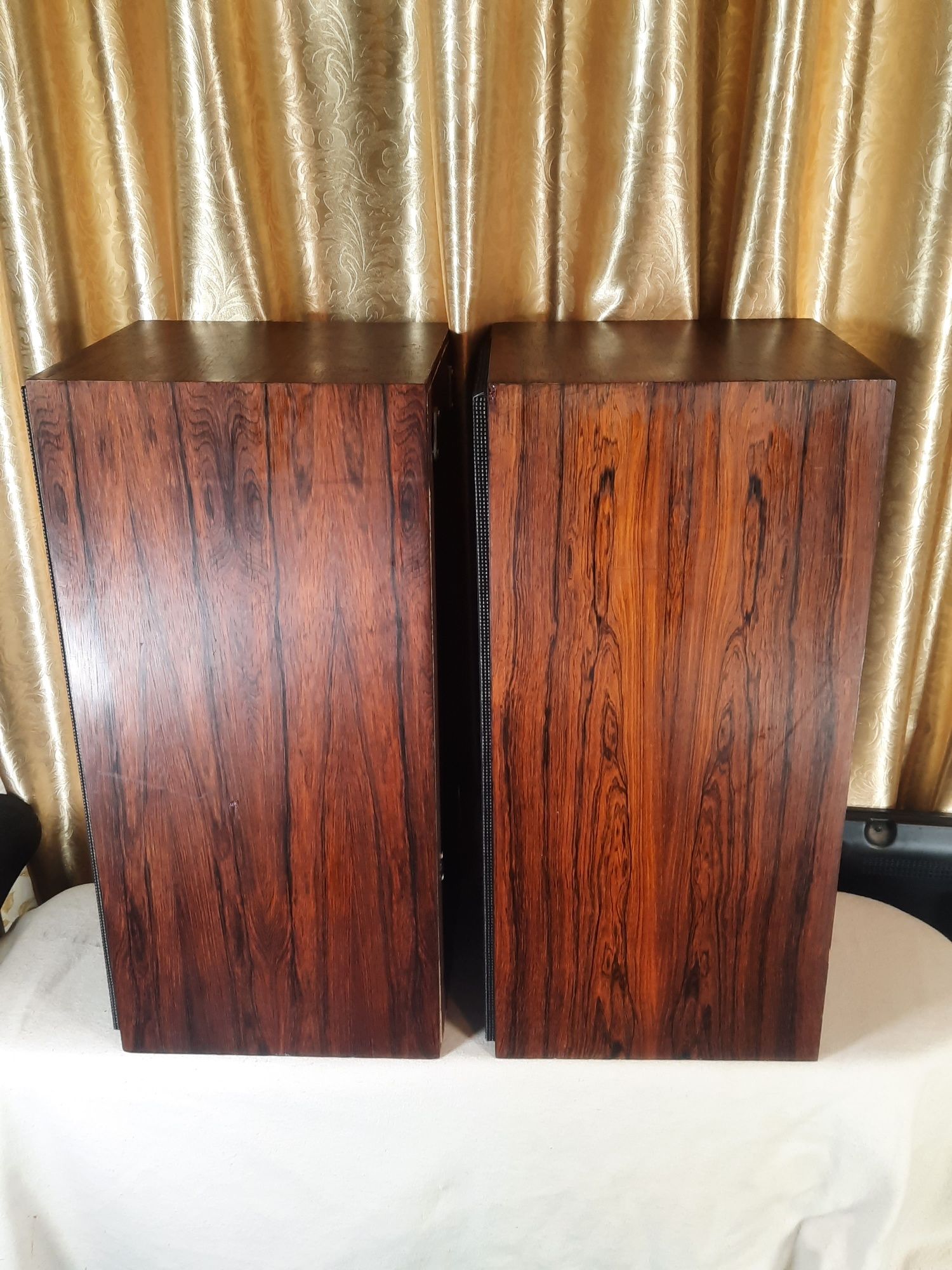 Акустика Bang&Olufsen Beovox 3000.