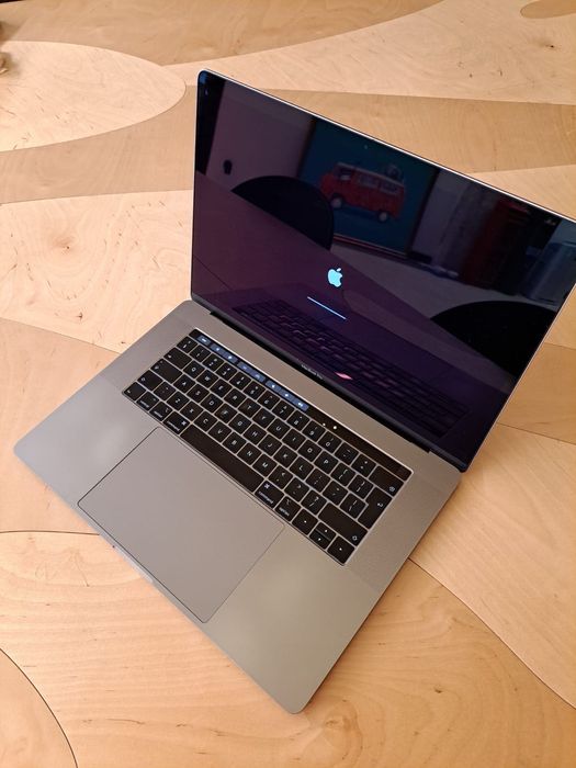 MacBook Pro 15" (2018) • i7 / 16GB RAM / 512GB SSD • WROCŁAW