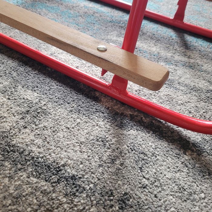 Sanki metalowe z oparciem