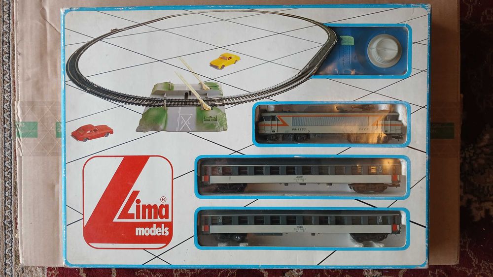 Comboio Lima, locomotiva 7203 SNCF, com duas carruagens, ótimo estado.